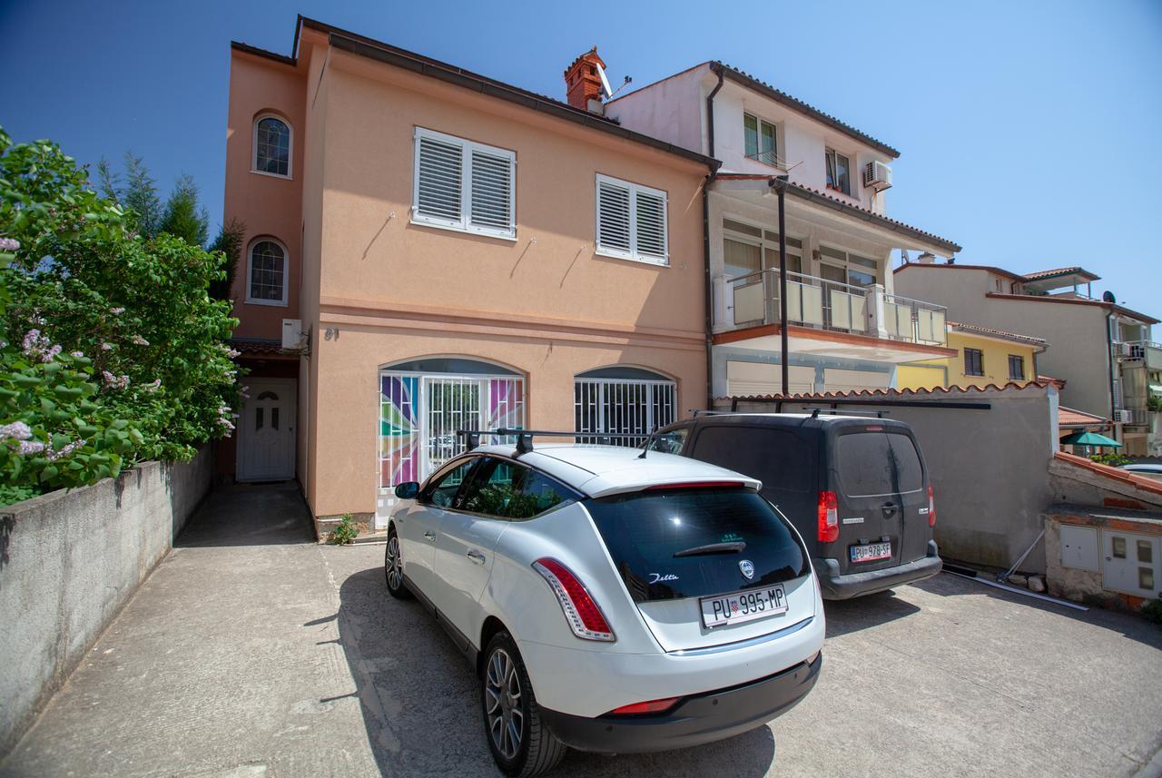 Apartment Rizzi Pula Luaran gambar